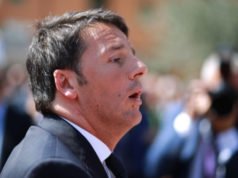 Matteo Renzi si dimette – Ma non adesso, la farsa dopo la grande caduta del PD
