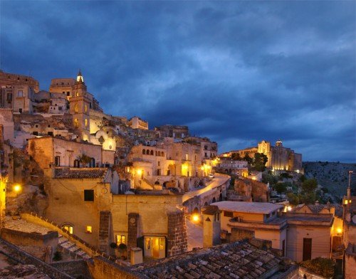 Vista notturna dei sassi di Matera