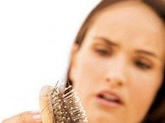 Caduta dei capelli: tra le cause utilizzo di piastre ed extension