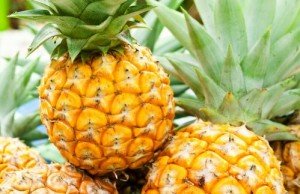 10 motivi per iniziare a mangiare l'ananas