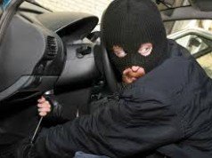 Grottaminarda – Svaligiano un’abitazione e rubano auto e trattore: arrestati due giovani