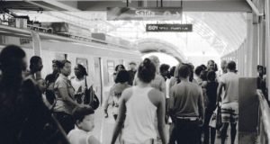 emigranti e immigrati alla stazione
